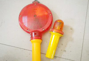 太阳能警示灯.jpg 太阳能警示灯.jpg