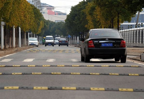 西安减速带生产厂家.jpg 西安减速带生产厂家.jpg